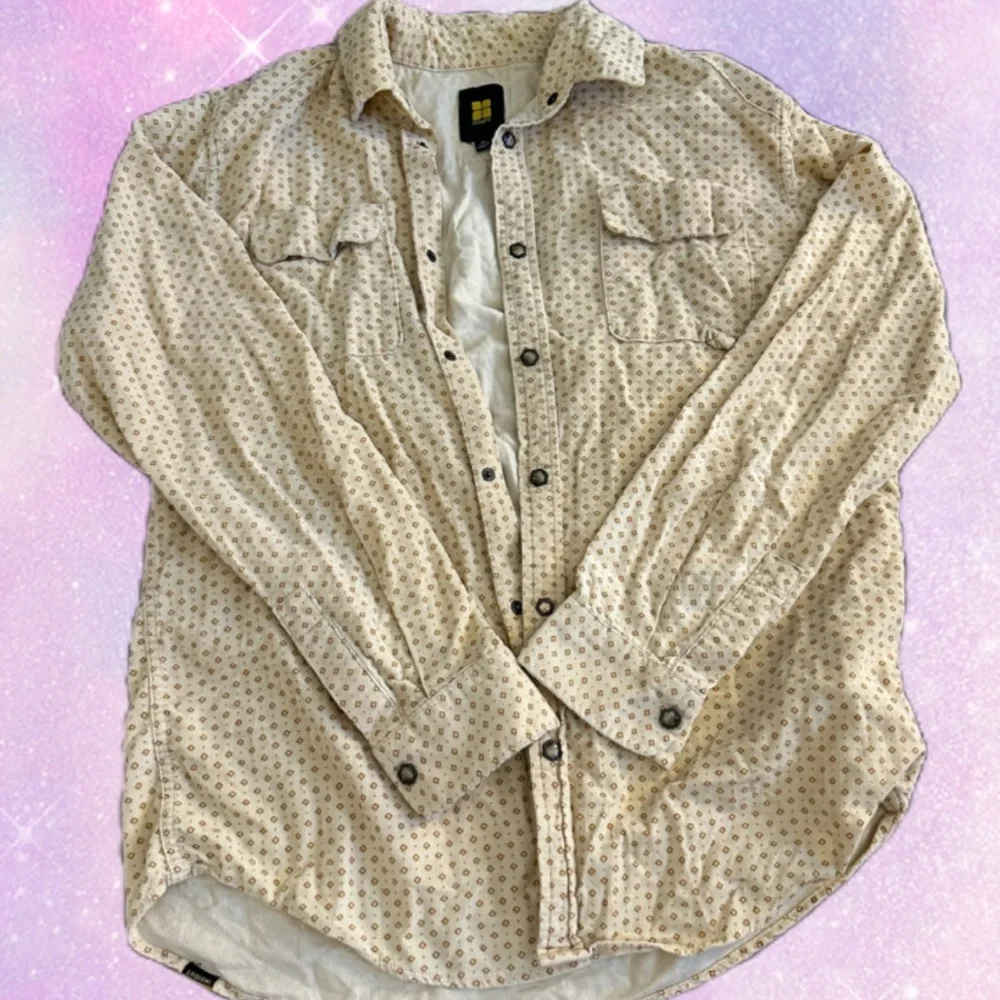 Cutest Button Up! - Picture 1 of 4
